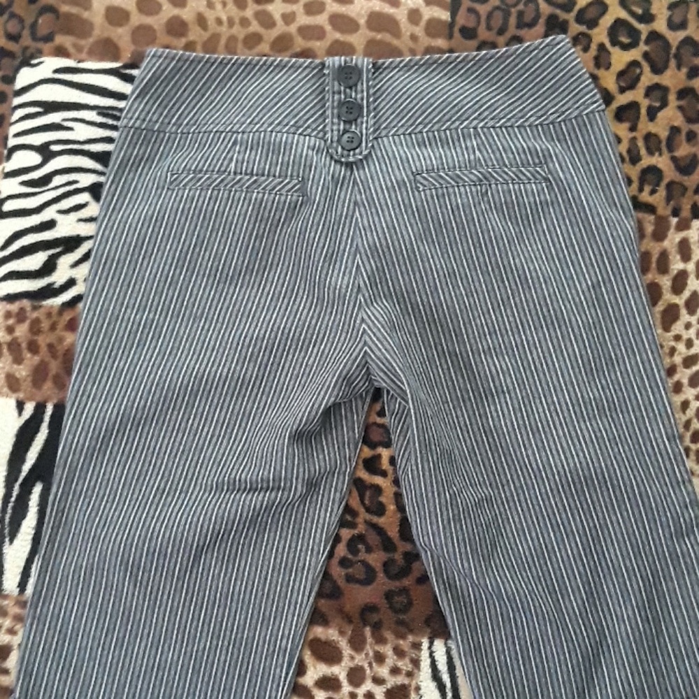 Capris - Picture 3 of 4